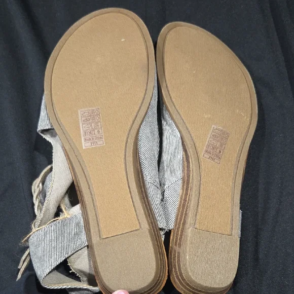 Stylish Gray Sandals for Women - Picture 5 of 9